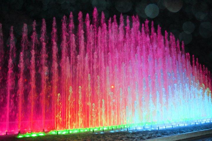 Magic Fountains Park & Bohemian Barranco bei Nacht (Kleine Gruppe)