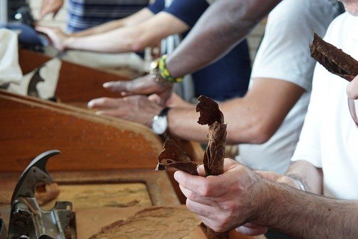 マイアミ、リトルハバナの葉巻工場見学