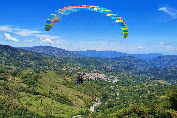 Private Guatapé & Paragliding: Epic Views & Thrills