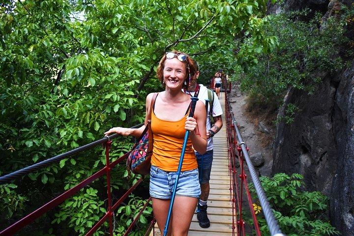 Vandring genom Cahorros de Monachil Canyon i Granada