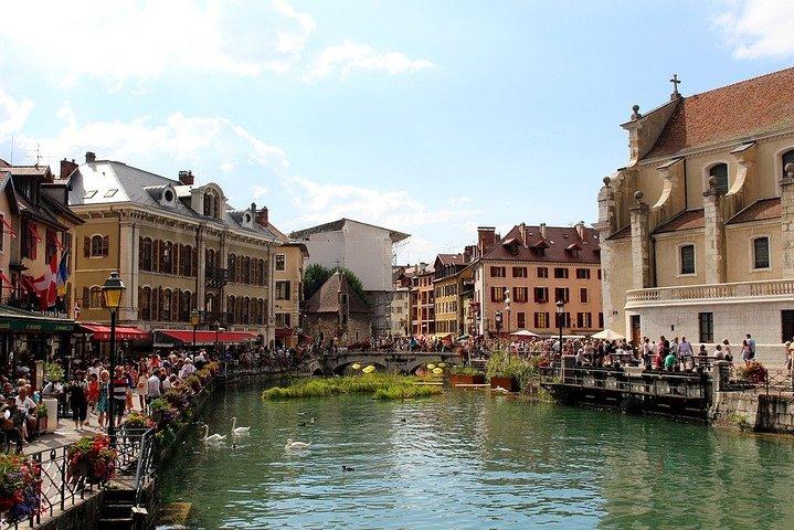 Private Ganztagestour von Perouges und Annecy ab Lyon mit Abholung vom Hotel