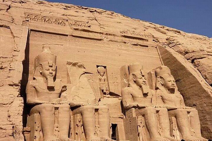 Tour di un'intera giornata ai templi di Abu Simbel da Assuan - Condivisione di un piccolo gruppo