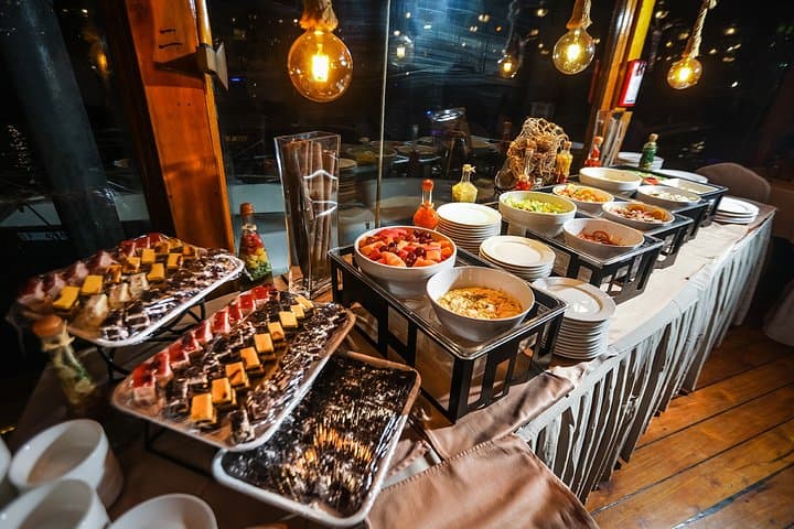 Dhow Cruise Dinner at Marina with Entertainment Shows