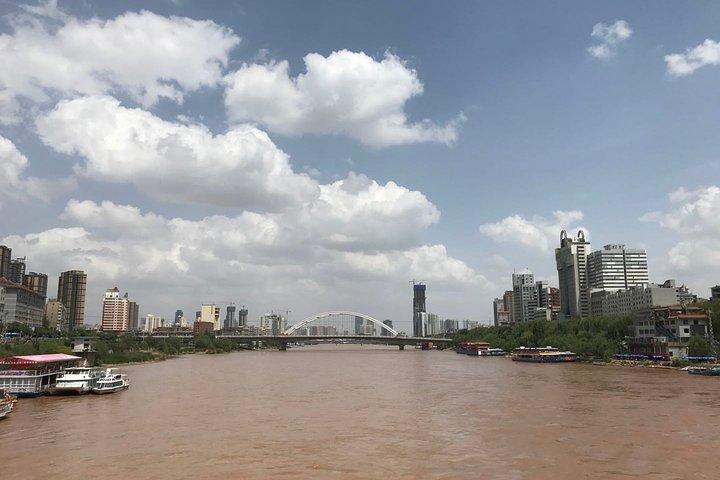 Excursão privada de um dia a Lanzhou: White Pagoda Hill, Zhongshan Bridge, Yellow River etc.