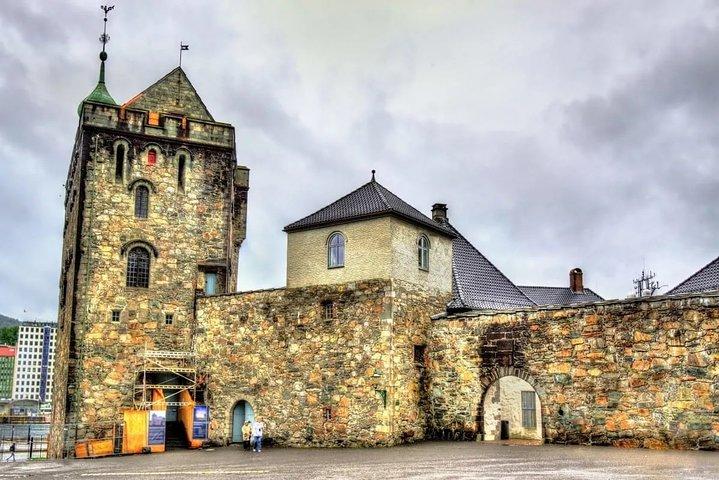 Passeio particular de carro em Bergen com degustação de comida local