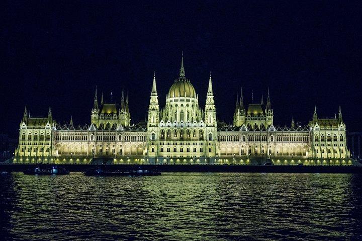 Budapest Night Walking Tour com cruzeiro do rio Danúbio