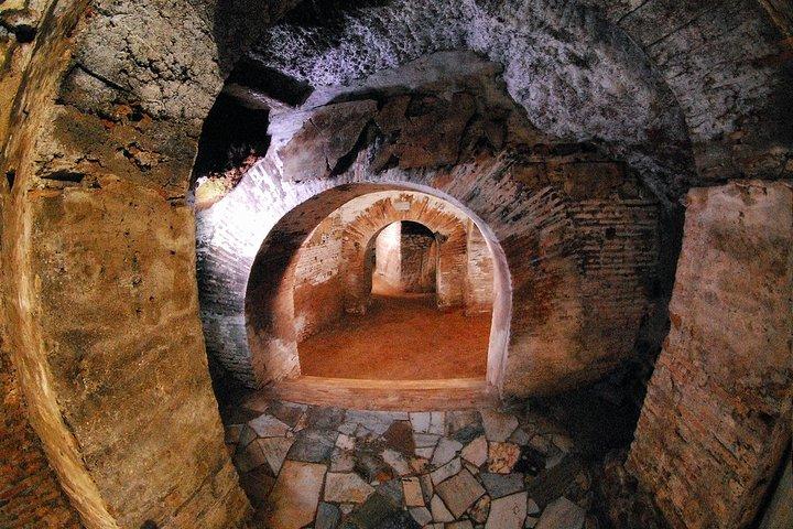 Rome Underground Catacombs Tour em grupo pequeno