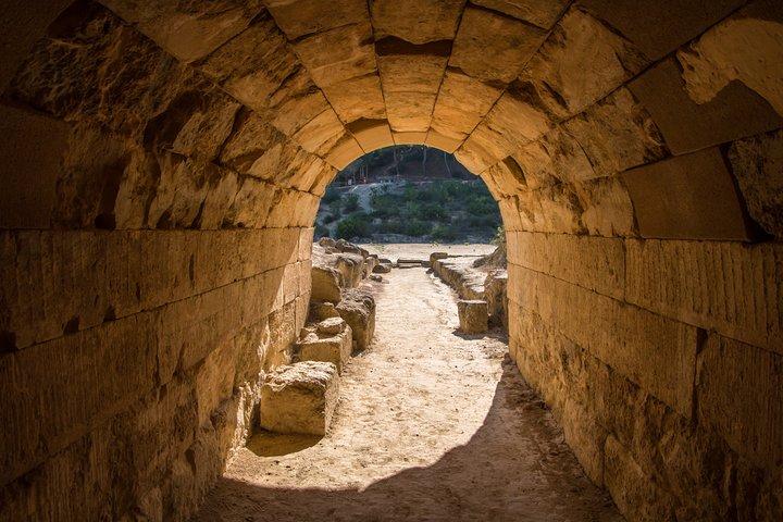 Tour privato Mercedes all'antica Nemea e degustazione di vini