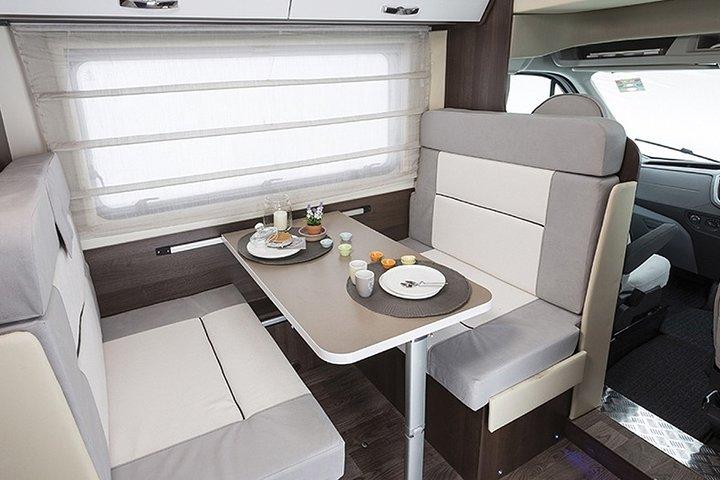 Alquiler de autocaravanas con chofer (Roller Team Zefiro 690G)