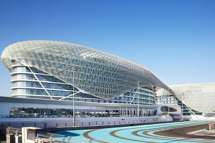 Privétransfer: Dubai Airport DXB naar Abu Dhabi in luxe SUV