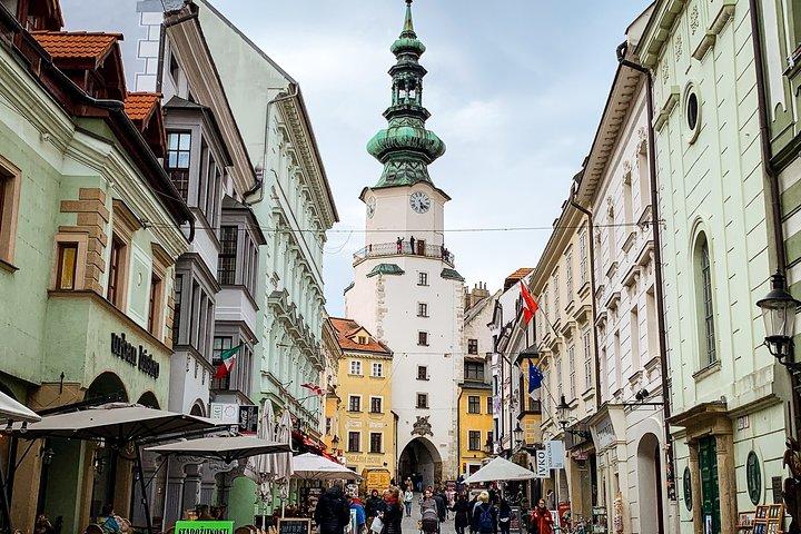 Excursão privada de Budapeste a Bratislava com almoço