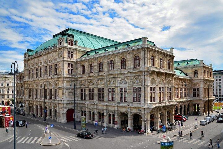 Excursion privée d'une journée costumée de Budapest à Vienne avec déjeuner
