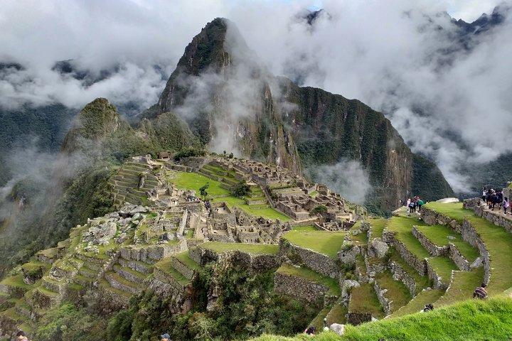 Tour del Perù in 10 giorni a partire dall'arrivo nella tranquilla città di Arequipa