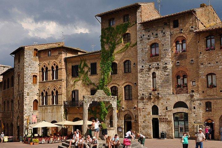 Escursione a terra a Livorno: pranzo e degustazione di vini della Toscana Siena e San Gimignano