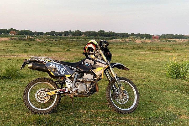 ハノイからバヴィ国立公園へのベトナムバイク旅行-1日
