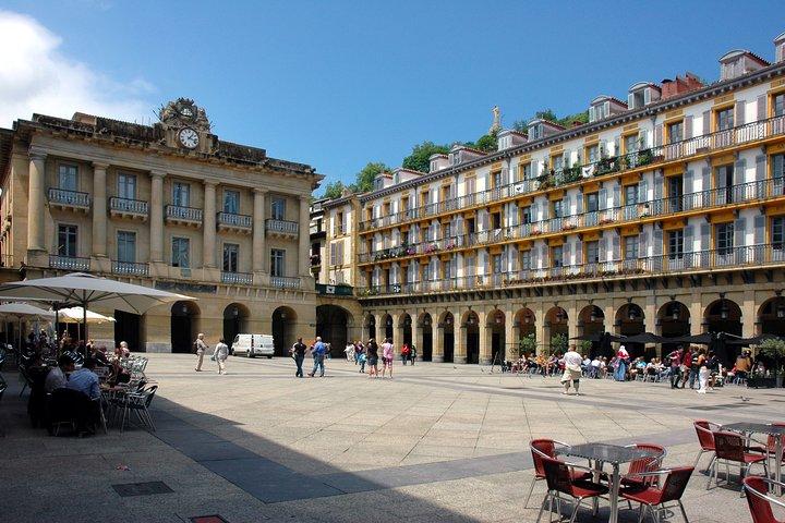 Excursão particular de dia inteiro em San Sebastian saindo de Biarritz com embarque no hotel