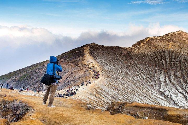 バリ島からのイジェン山クレーター火山真夜中のトレッキングプライベートツアー–終日