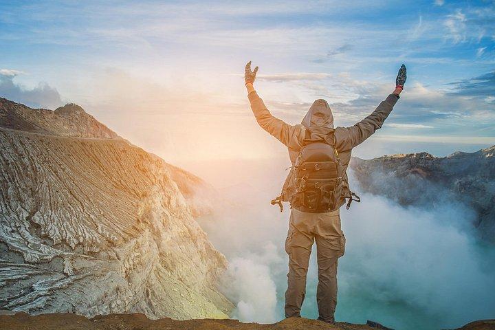 バリ島からのイジェン山クレーター火山真夜中のトレッキングプライベートツアー–終日