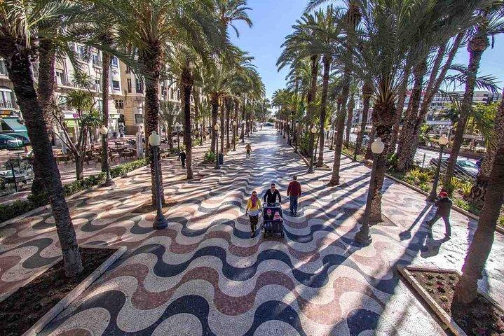Explore o antigo centro da cidade de Alicante a pé