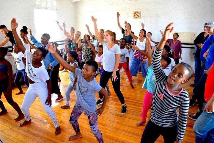 PVT Zumba w / Kids + Stroll'Hood w / Founder—Township 2part Tour