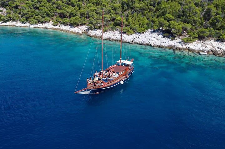 Athens Day Cruise: 3 Islands Tour in the Saronic Gulf with Lunch