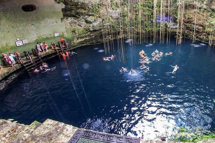 Excursion d'une journée à Chichen Itzá avec expérience du cénote et repas