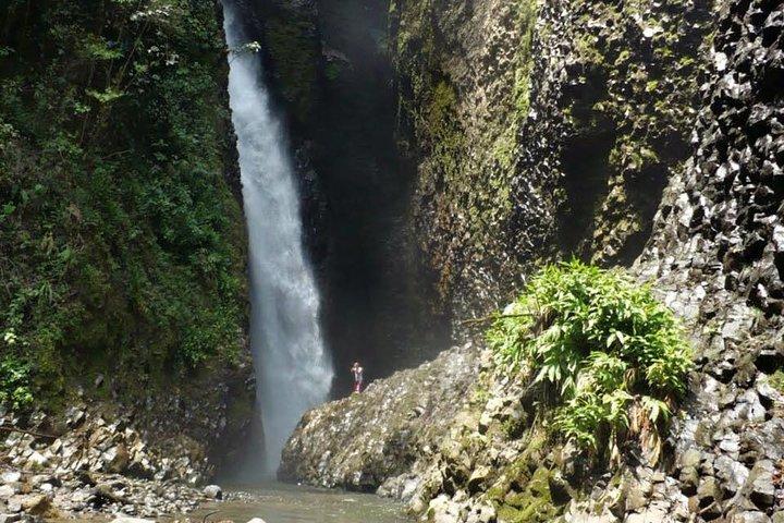 サンタ ロサ デ カバルと温泉の日帰り旅行