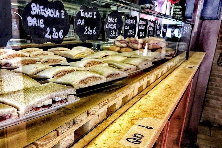ブルネッティのヴェネチア：レオンの謎を巡る料理の旅