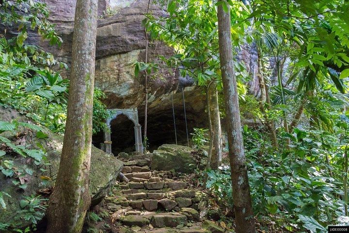 ラビニア山からパニラ洞窟を探索する