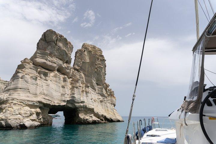 ミロス島とポリエゴス島での小グループ 1 日クルーズ (ランチ付き)