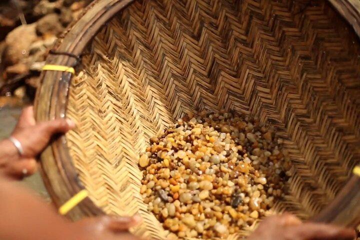 ネゴンボからラトナプラの宝石鉱山を探索する