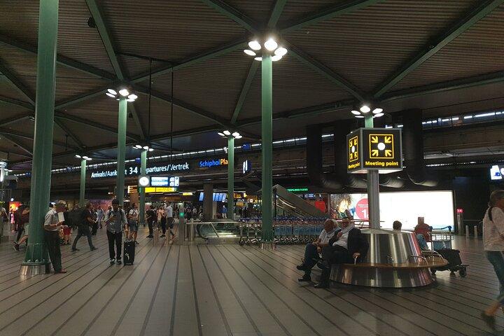 ハーグ市からスキポール空港への専用送迎