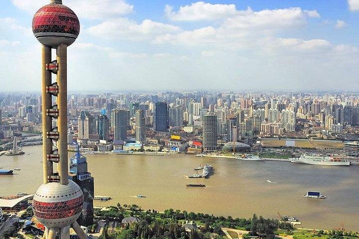 新旧のハイライトを巡るプライベート上海空港乗り継ぎツアー