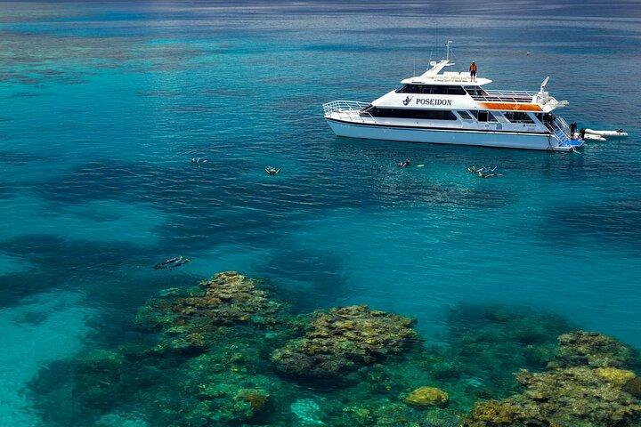 Poseidon Outer Great Barrier Reef Snorkeling e mergulho Cruise de Port Douglas