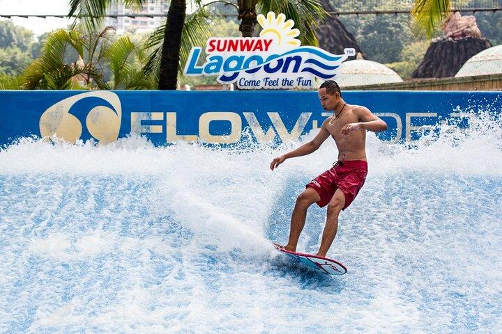 Sunway Lagoon Theme Park Ticket und 1 WAY Transfer (SIC - geteilter Transfer)