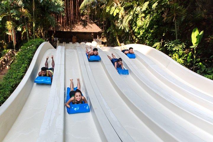 Sunway Lagoon Theme Park Ticket und 1 WAY Transfer (SIC - geteilter Transfer)