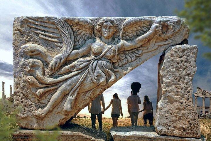 プライベートツアーで魔法の古代都市イズミルを発見する