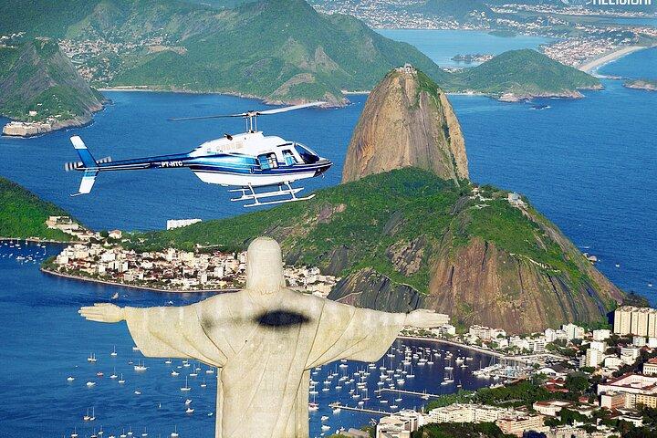 Voo de helicóptero no Rio de Janeiro