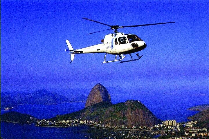 Voo de helicóptero no Rio de Janeiro