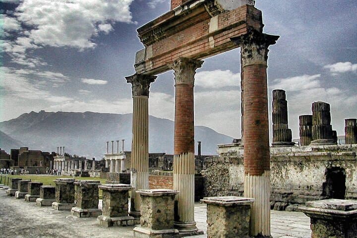 SkipTheLine Fast Access Pompeii Archaeological Park with Expert Tour Guide