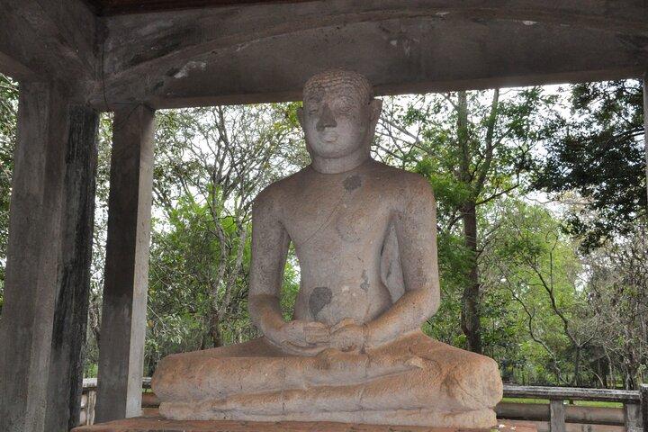 Den hellige by Anuradhapura fra Colombo