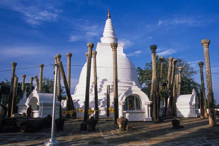 Den hellige by Anuradhapura fra Colombo