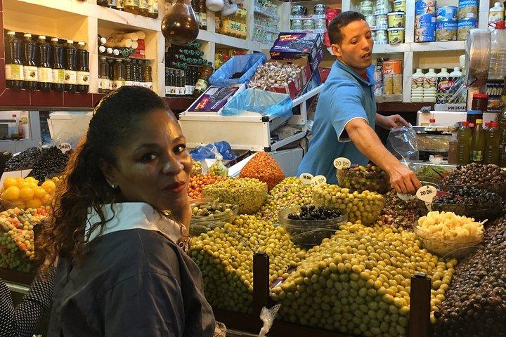 Tangeri & Chefchaouen Circuito di 2 giorni. Giro in cammello & pranzo inclusi