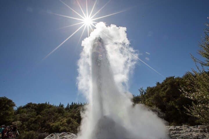 Magical Wanderer Experience Private Tour to Te Puia & Wai-O-Tapu