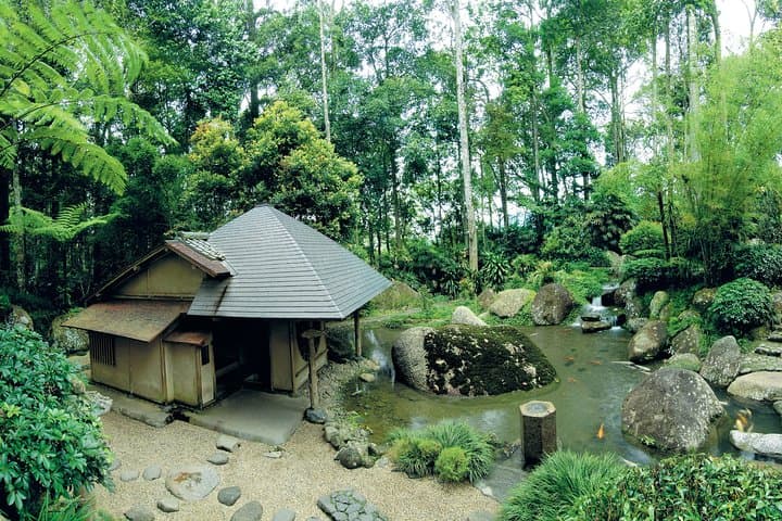Colmar Tropicale and Batu Caves Day Trip (SIC - Join In Tour)