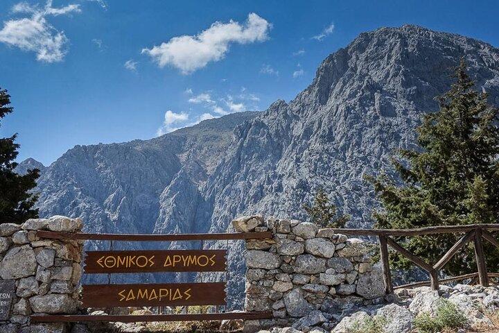 Samaria Gorge vandreture fra Chania med professionel vandretur guide