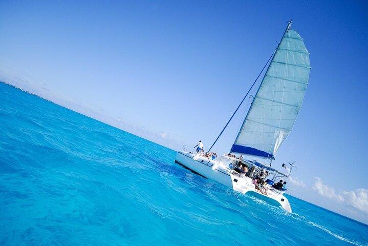 Meio dia de catamarã particular para Isla Mujeres