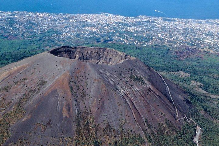ポンペイ SkipTheLine とベスビオ山、ローマからのランチとワインテイスティング