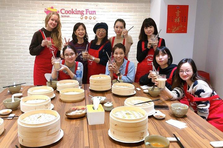 「小籠包、肉団子のとろみスープ、タピオカミルクティー」台湾伝統軽食体験-B (午後14:30~17:00、Taipei Cooking Class) 日本語対応可能