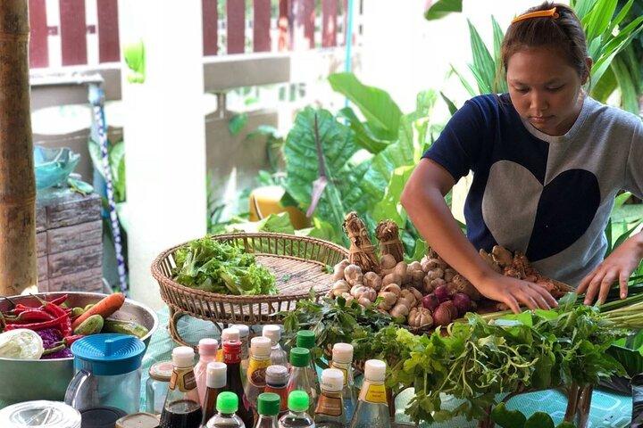 Thai-Kochkurs mit lokaler Markttour in Koh Samui